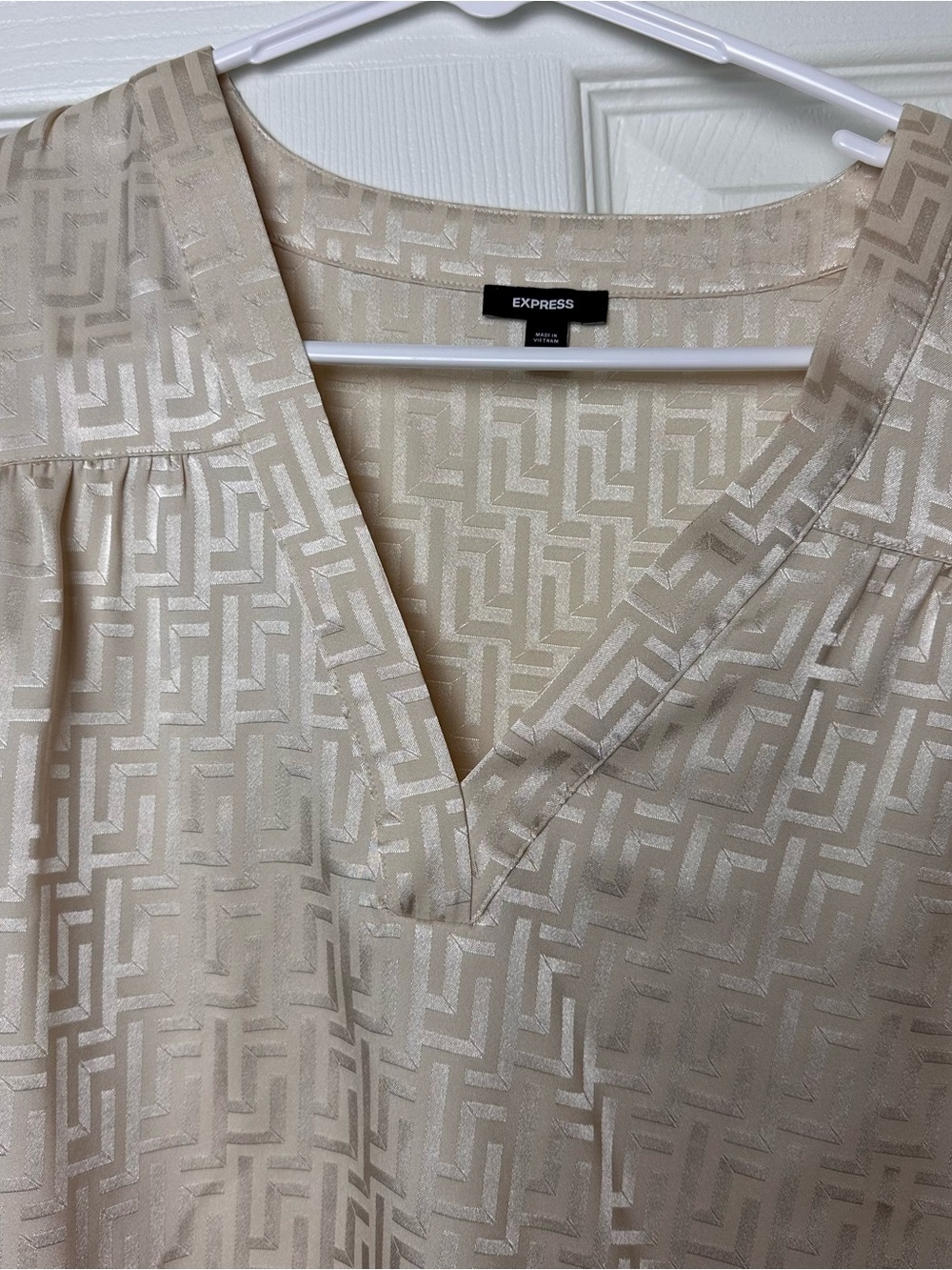 Express Cream Satin V-Neck Jacquard Blouse - Picture 2 of 4